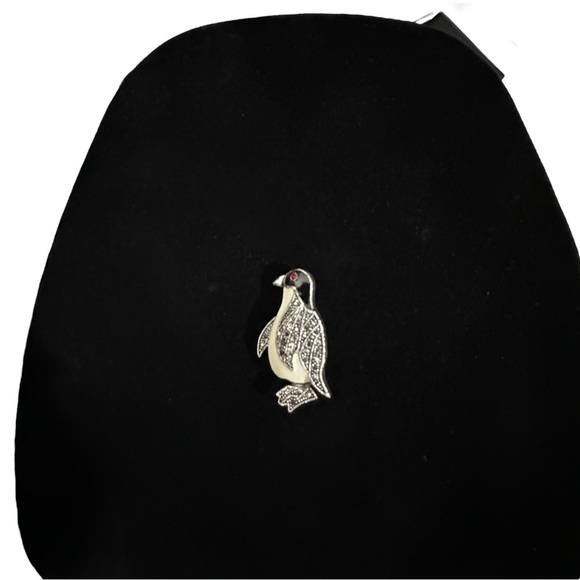 Vtg Silver Tone Penguin Black White Enamel Pave Flipper Feet Red Eye Brooch Pin - Picture 4 of 9